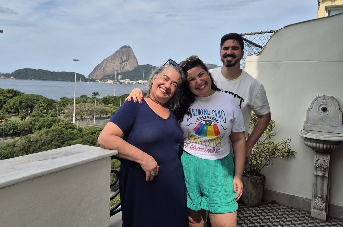 Mariana Xavier ao lado da mãe, Etiene, e do irmão, Bruno