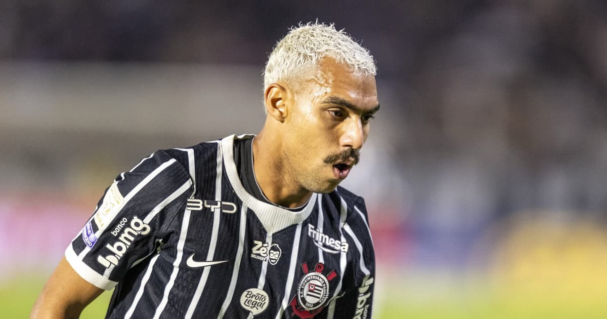 Matheuzinho durante partida do Corinthians