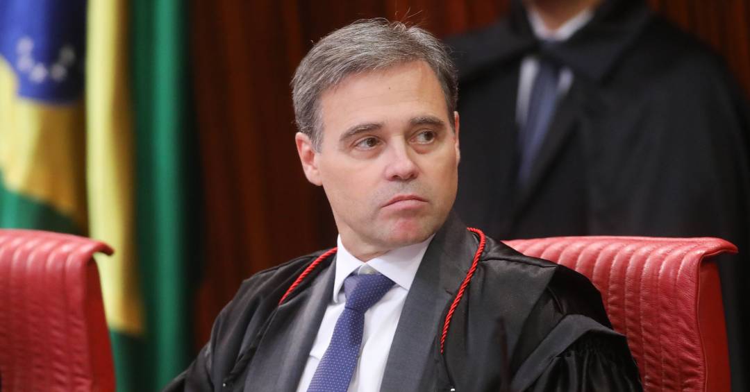 Ministro André Mendonça em sessão do Tribunal Superior Eleitoral