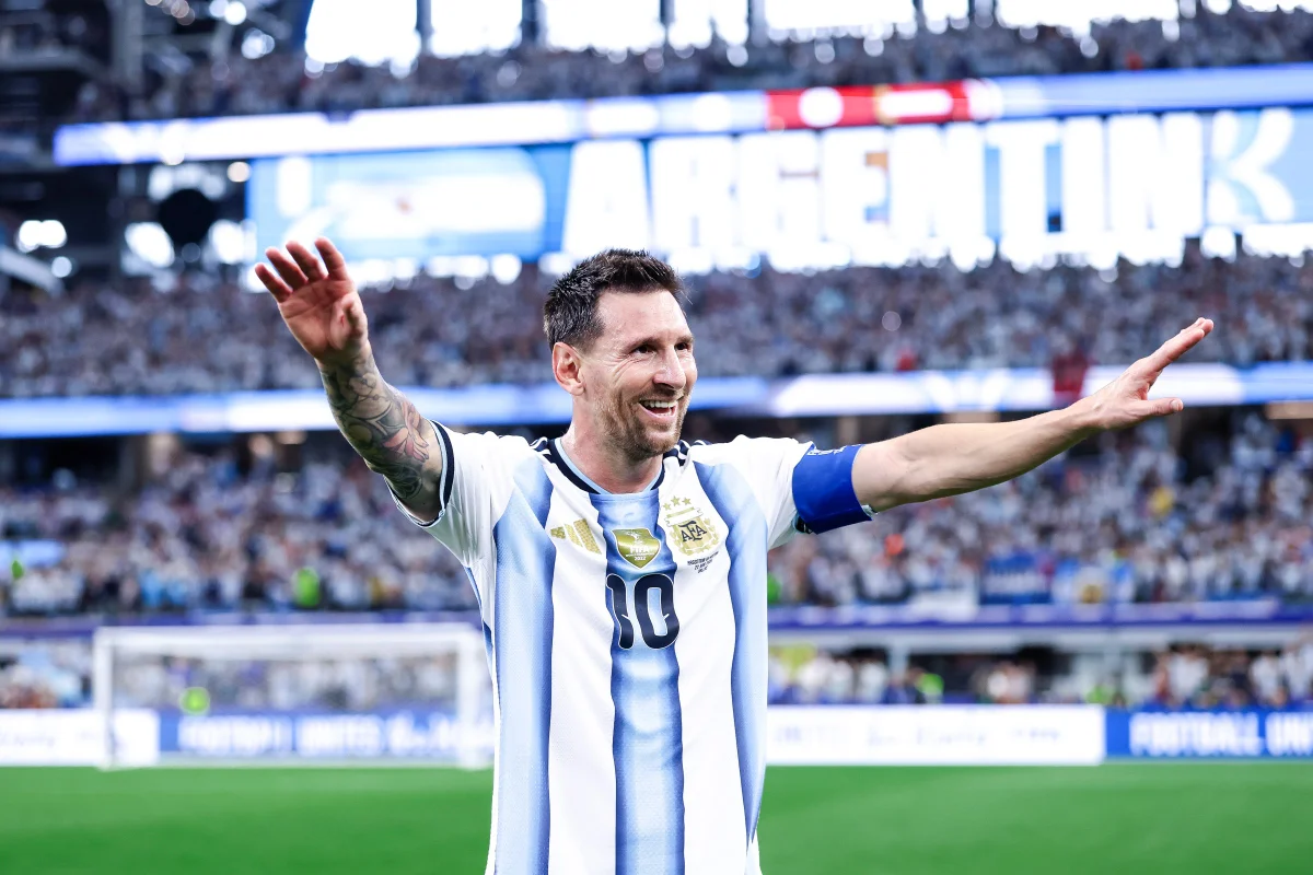 Lionel Messi durante partida de futebol