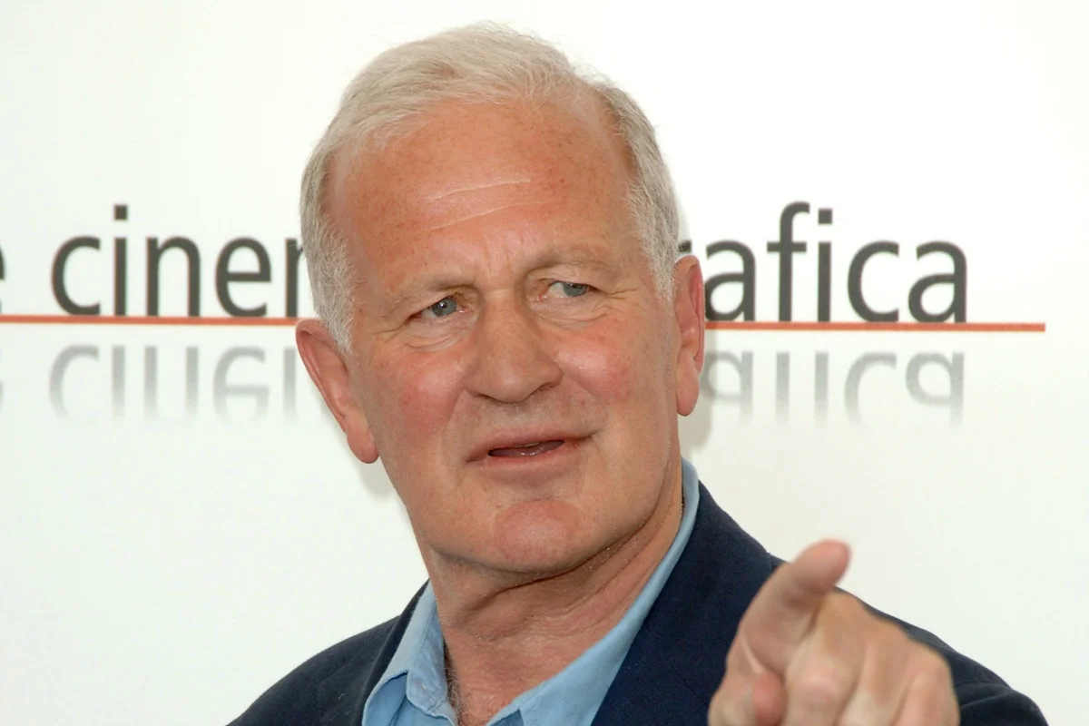 Diretor britânico John Irvin