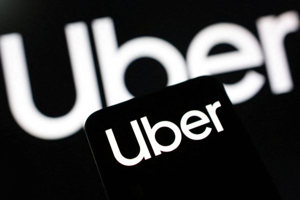 Logotipo da Uber em tela de smartphone