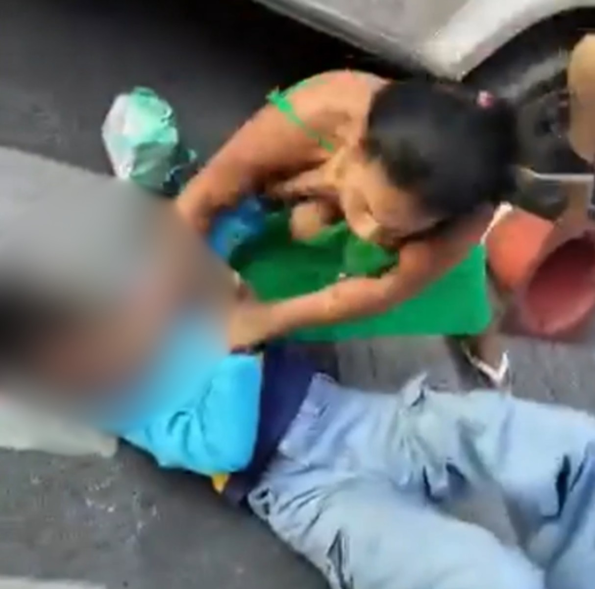 Mulher agride adolescente na porta de escola em Nova Lima