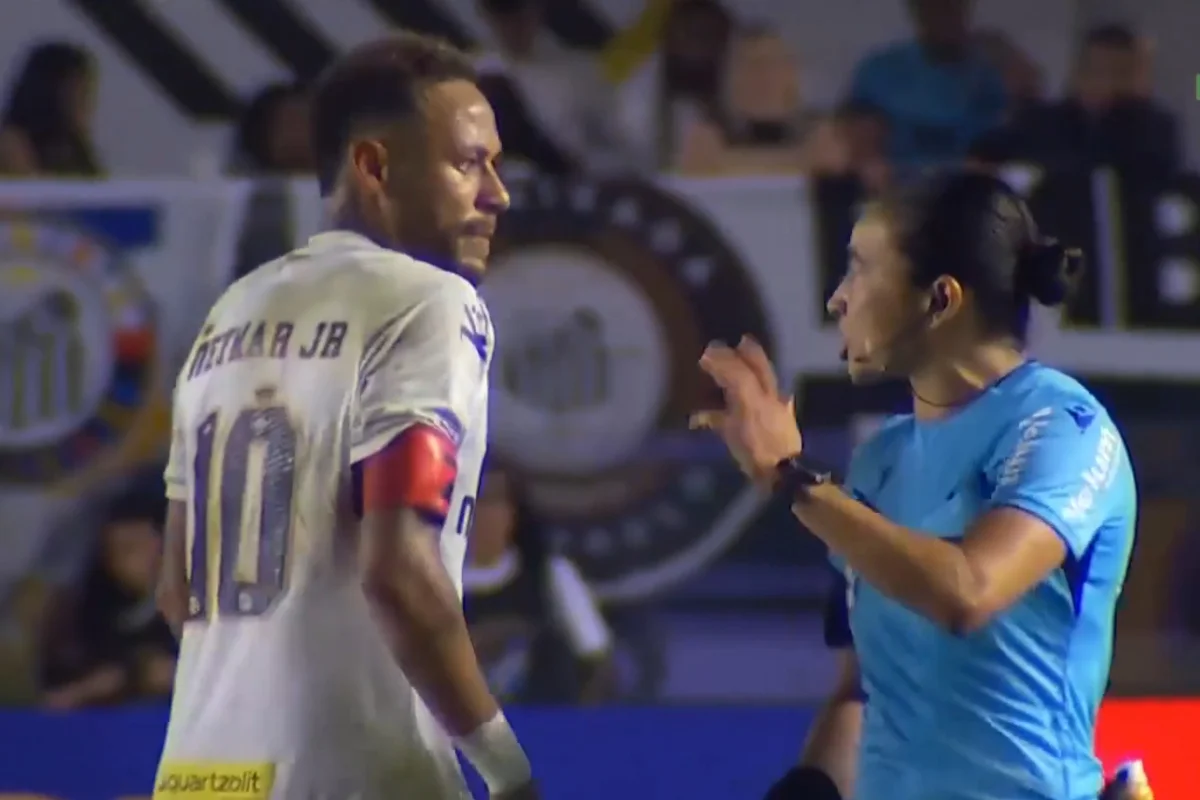 Neymar durante partida do Santos