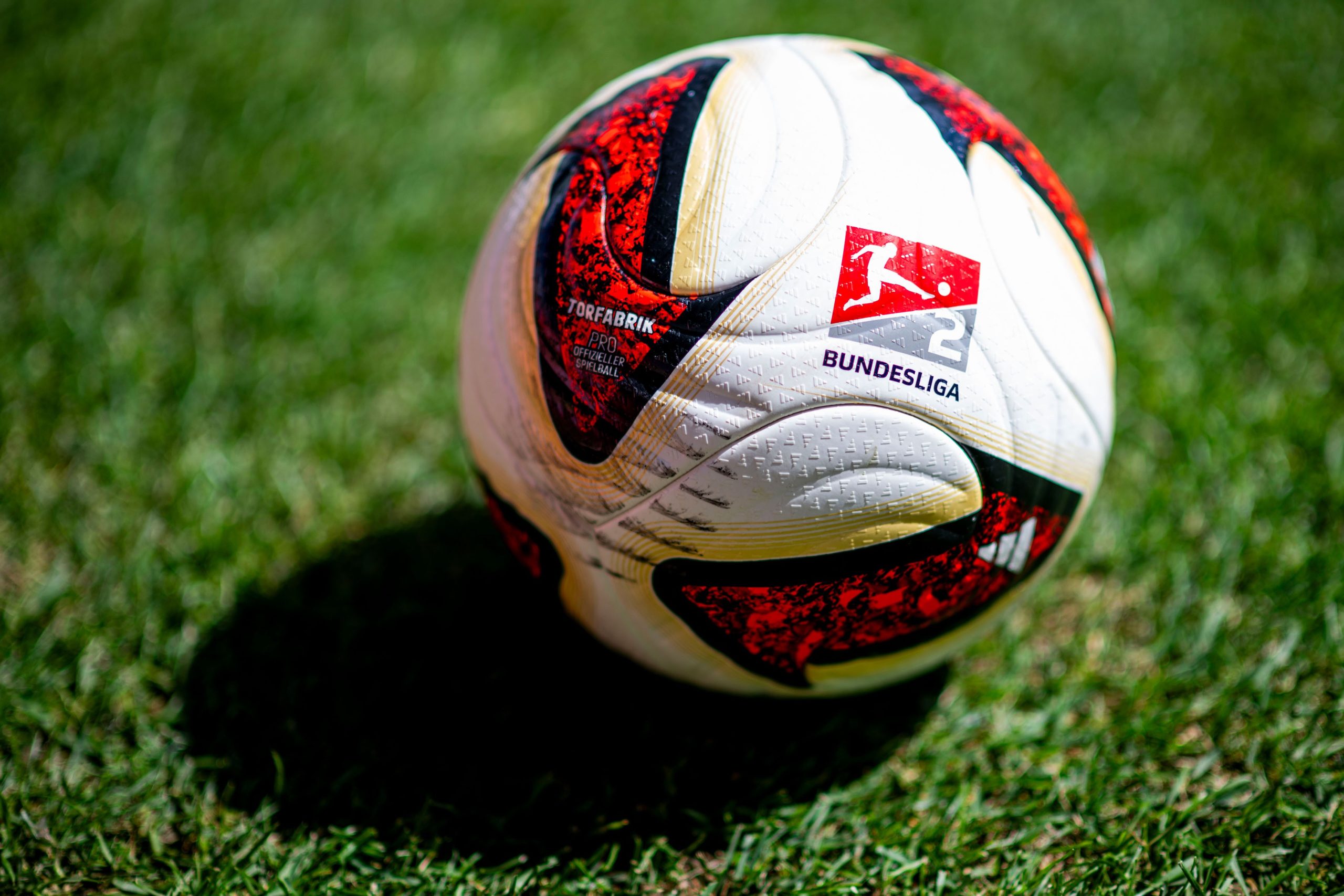 Bola Torfabrik da Adidas usada no Campeonato Alemão