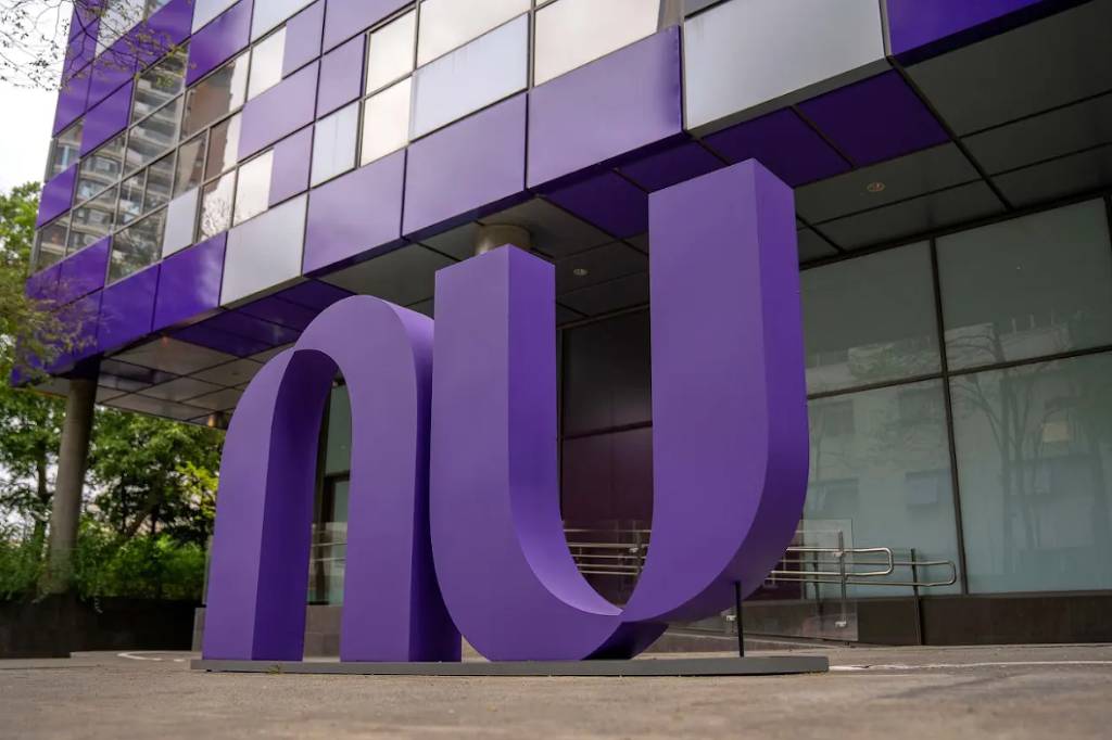 Logotipo do Nubank na sede da empresa em São Paulo