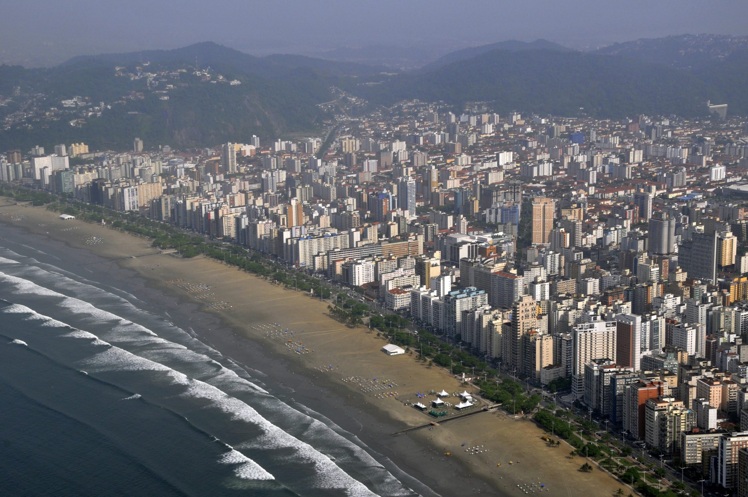 Vista aérea da cidade de Santos, no litoral de São Paulo