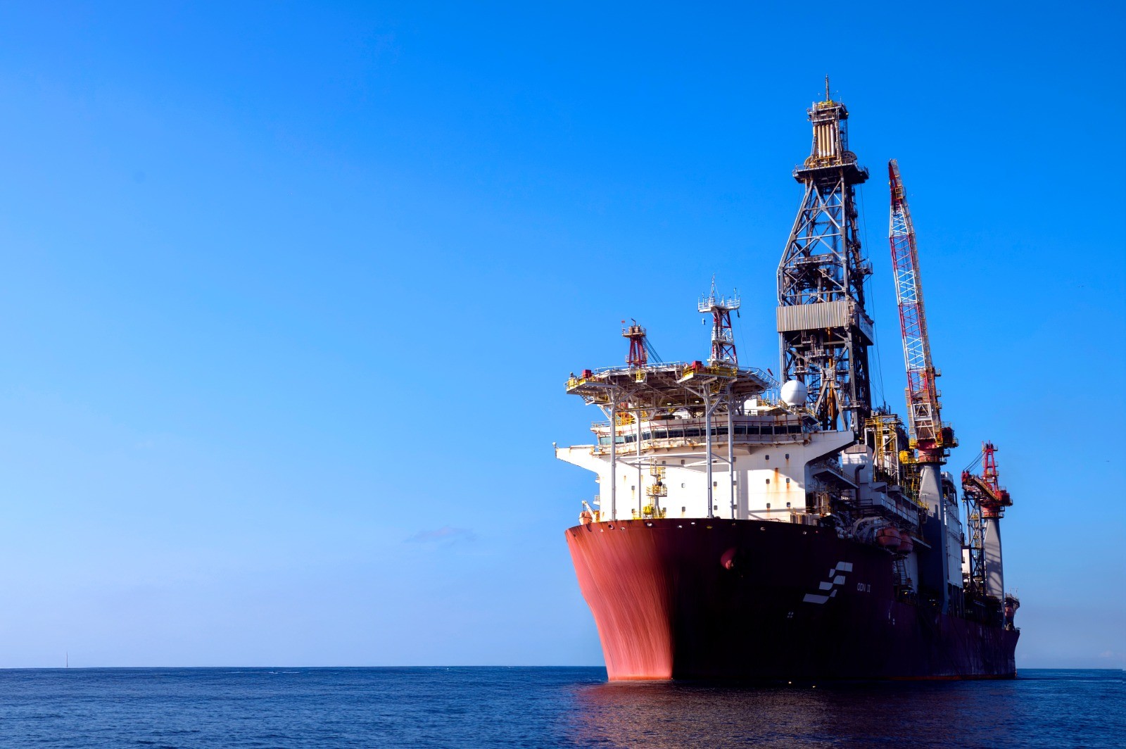 Estrutura de exploração de petróleo da Petrobras na costa do Amapá