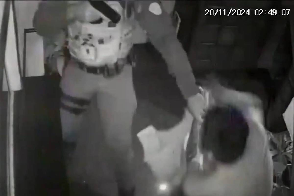Câmera de segurança registra ação de policiais em hotel na Vila Mariana
