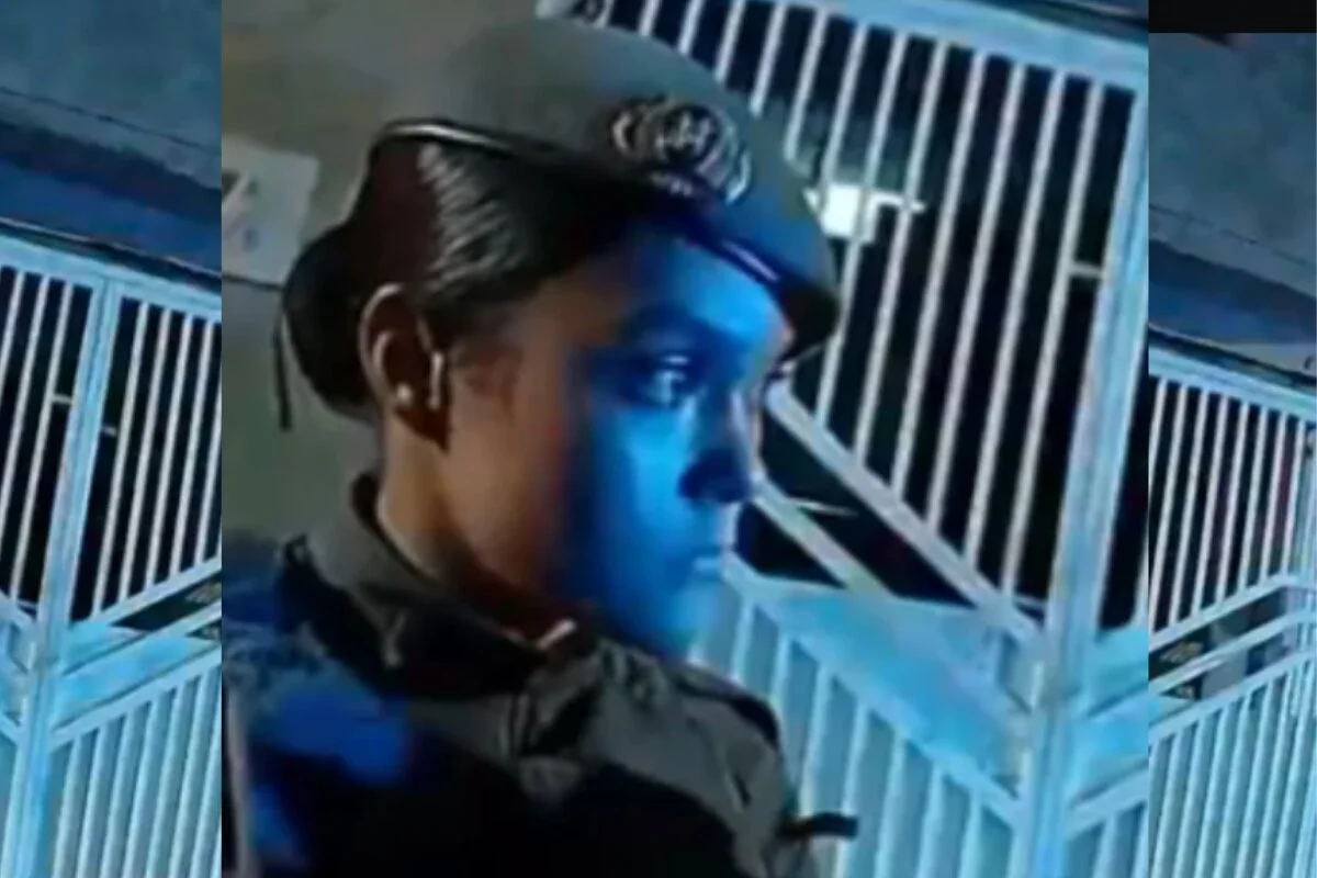 Soldado Yasmin Cursino Ferreira durante abordagem policial registrada por câmera corporal
