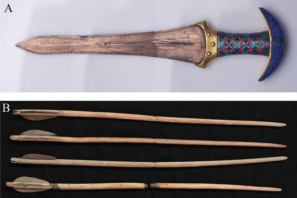 Adaga de bronze da princesa egípcia Ita e flechas da princesa Noub-Hotep