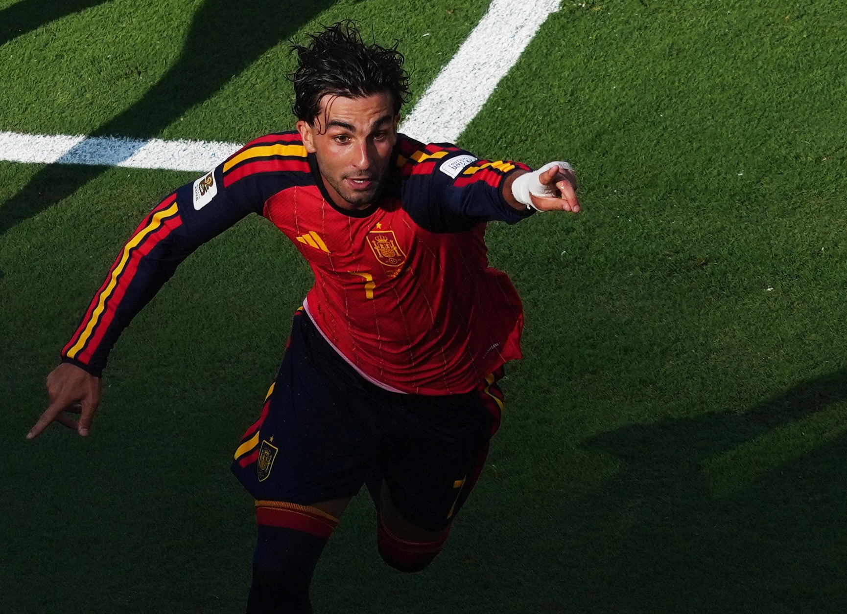 Ferran Torres em partida da seleção da Espanha