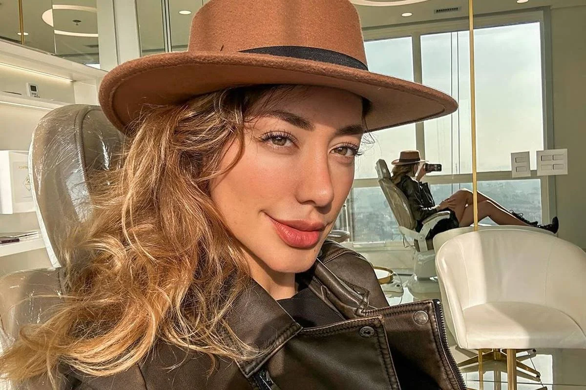 Nicole Louise em retrato para redes sociais