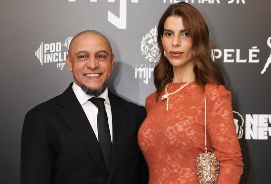 Roberto Carlos ao lado de Suhaila Ettahiri