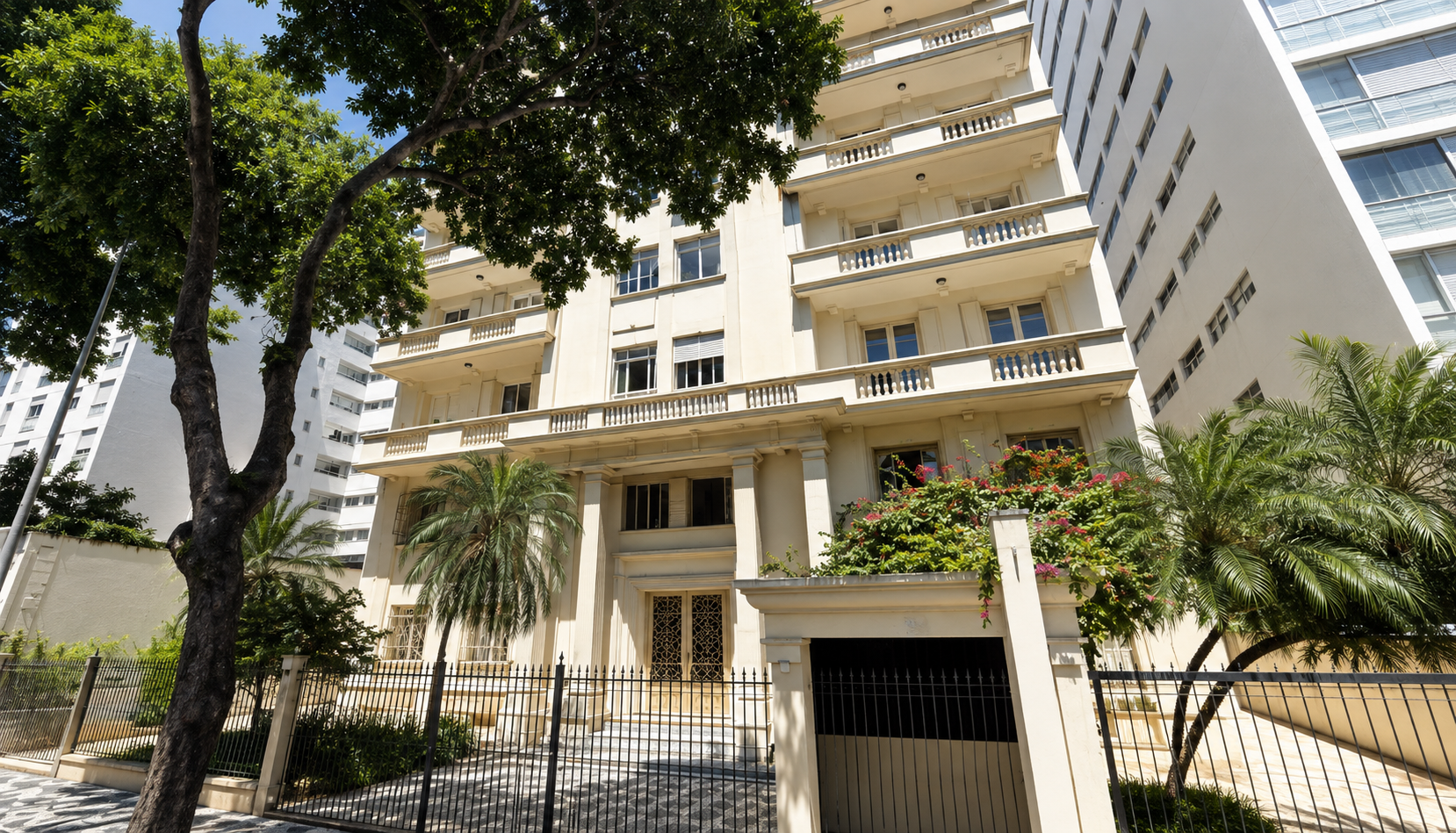 Prédio residencial na Avenida Angélica, em Higienópolis, São Paulo