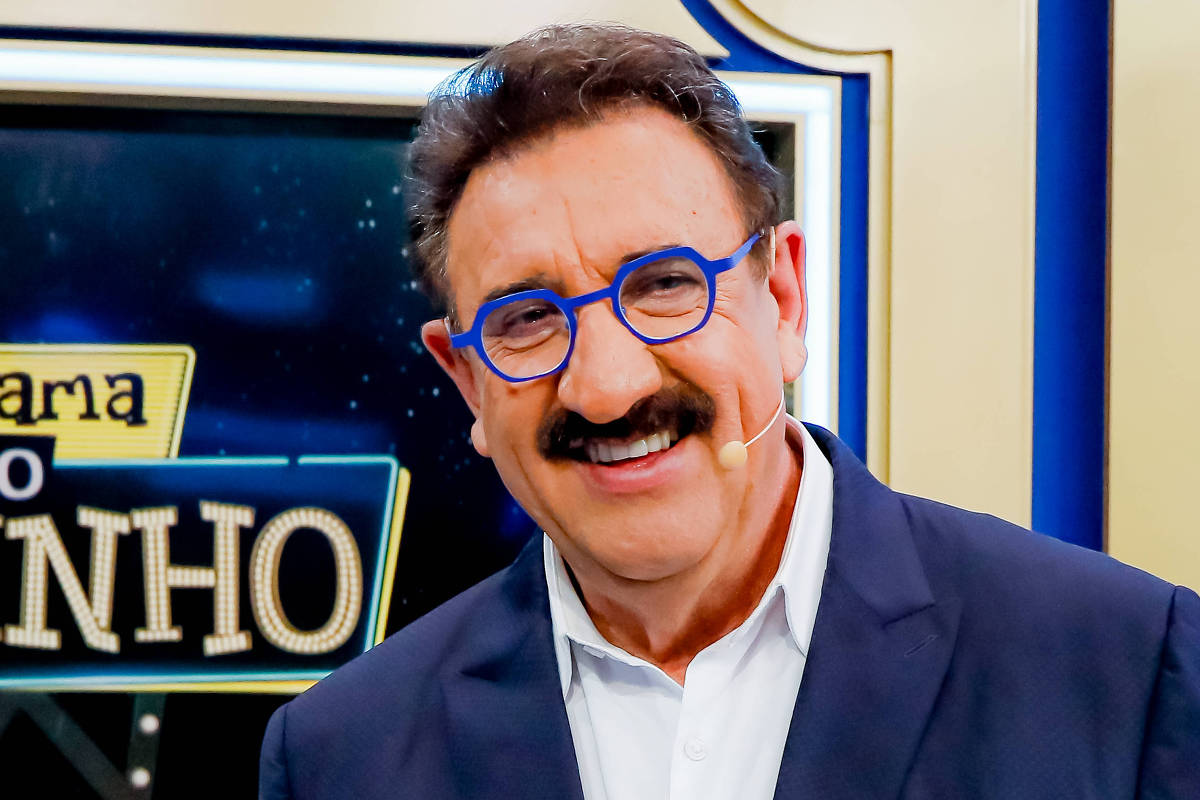 Ratinho durante apresentação de programa no SBT