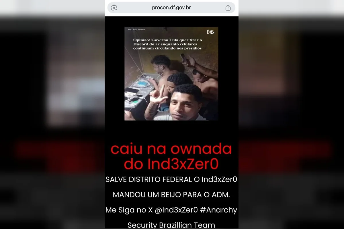 Página do Procon-DF com mensagem deixada por invasores