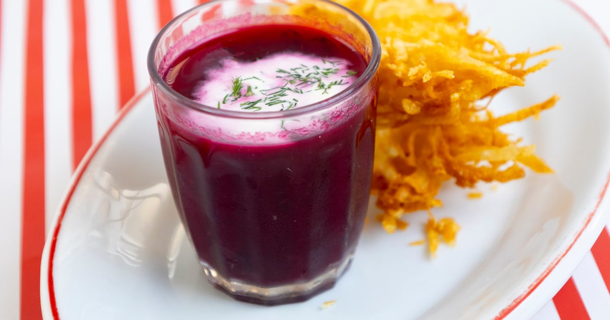Sopa fria de beterraba com creme de leite e dill