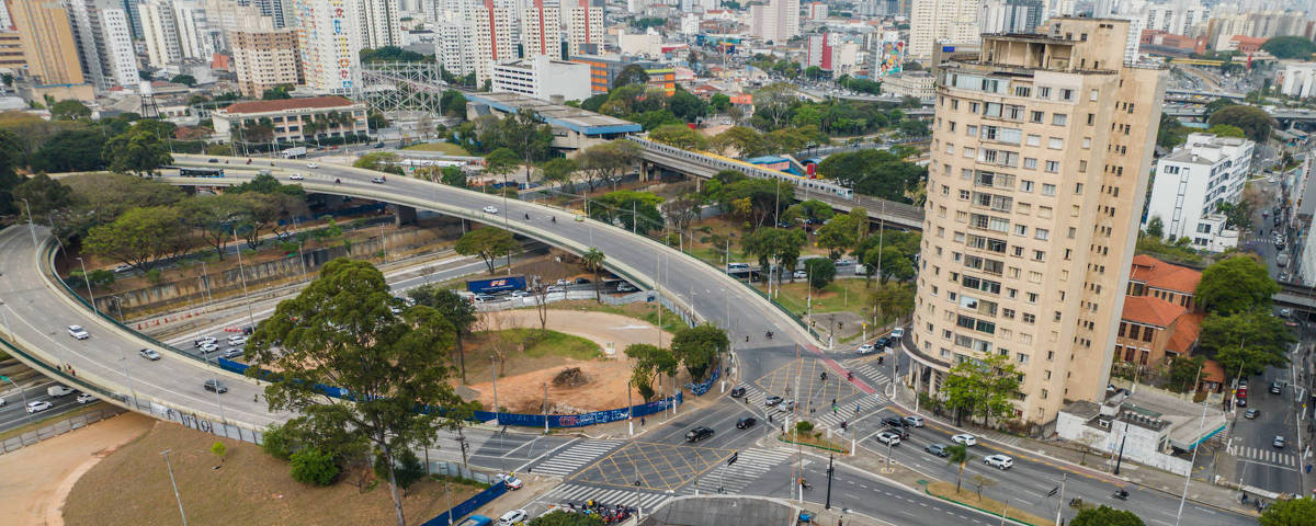 Viadutos 25 de Março e Antônio Nakashima sobre o Parque Dom Pedro 2º