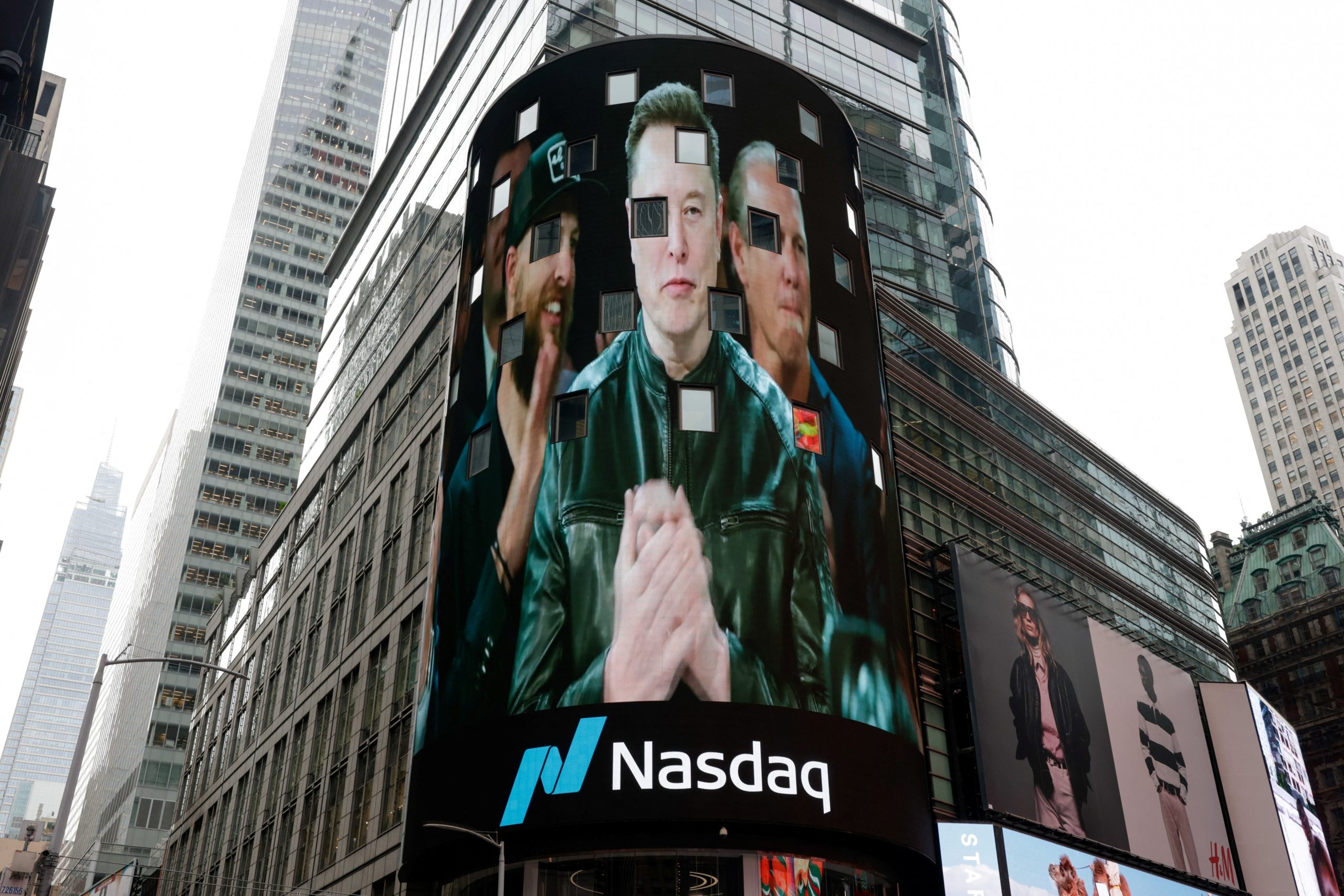 Elon Musk em transmissão da abertura de capital da SpaceX no Nasdaq MarketSite