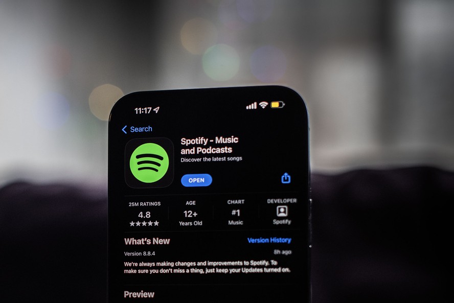 Aplicativo do Spotify em tela de smartphone