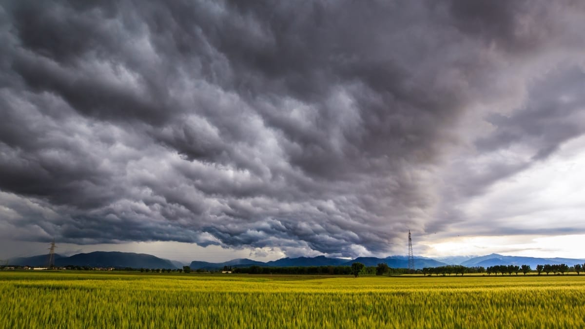 Céu com nuvens carregadas de chuva