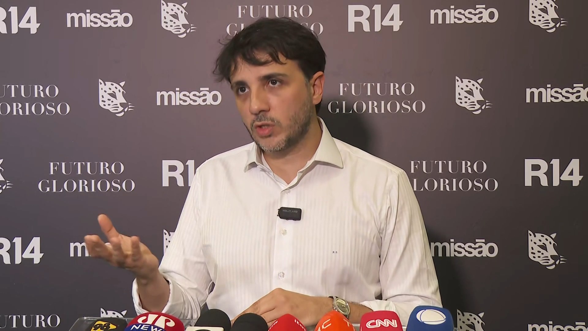 Renan Santos durante coletiva de imprensa em Belo Horizonte