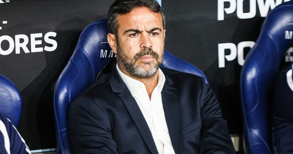 Artur Jorge durante partida entre Flamengo e Cruzeiro no Maracanã