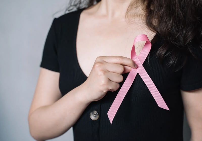 Laço rosa símbolo da campanha de conscientização sobre câncer de mama
