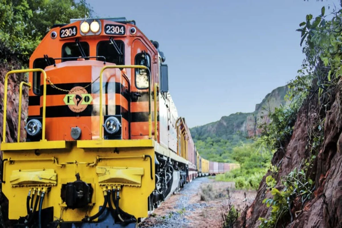 Trem operado pela Ferroviaria Oriental na Bolívia