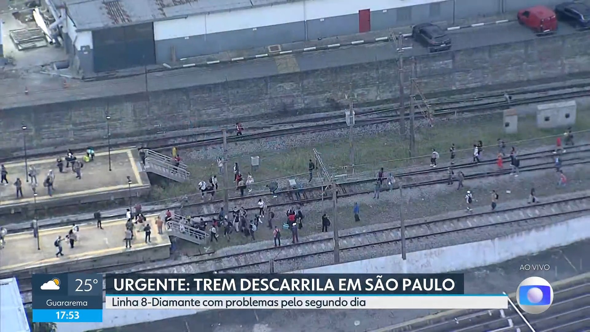 Trem da Linha 8-Diamante fora dos trilhos entre Osasco e Comandante Sampaio