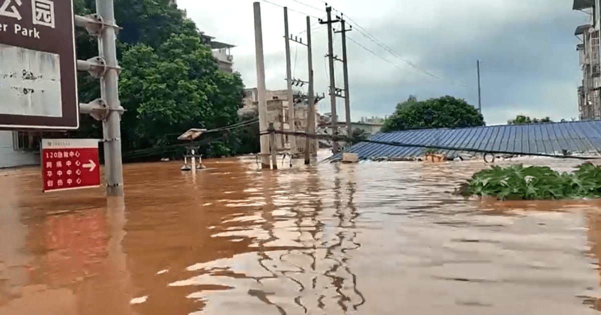 Área urbana inundada após chuvas fortes no sul da China