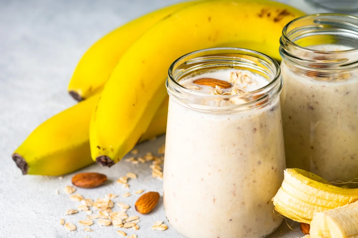 Vitamina de banana em copo