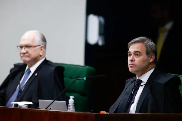 Fachin devolve caso INSS a Mendonça, mas mantém Master na Presidência do STF