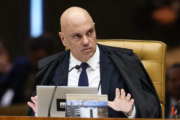 “A polícia vem ignorando a decisão do STF”: Moraes denuncia prisões por porte de maconha