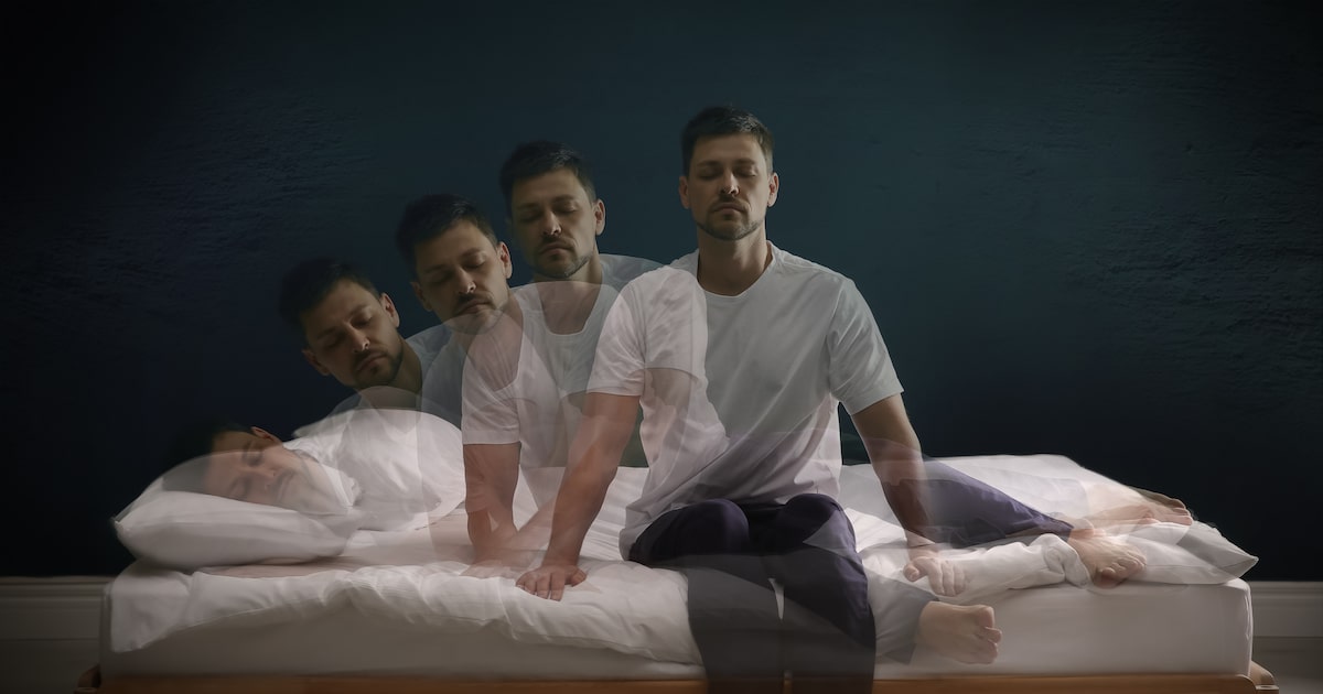 Pessoa dormindo em uma cama