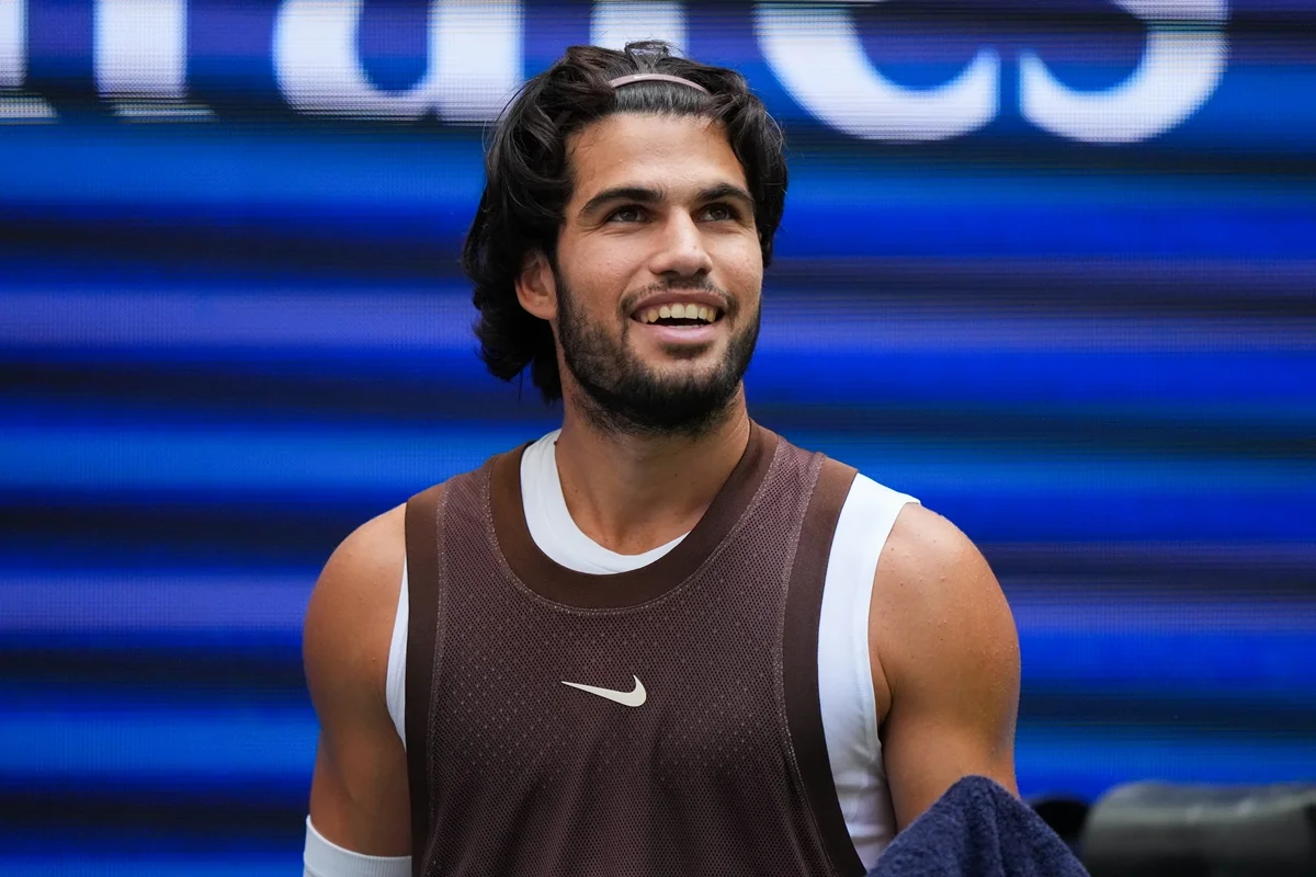 Carlos Alcaraz reage durante partida do US Open