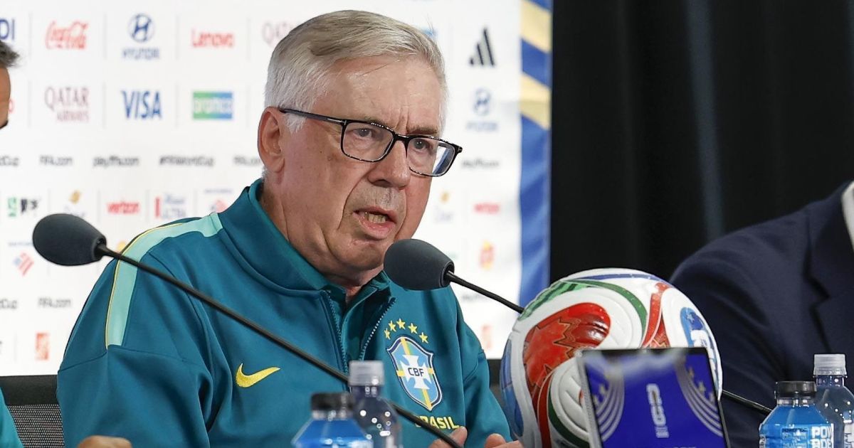 Carlo Ancelotti durante atividade da Seleção Brasileira