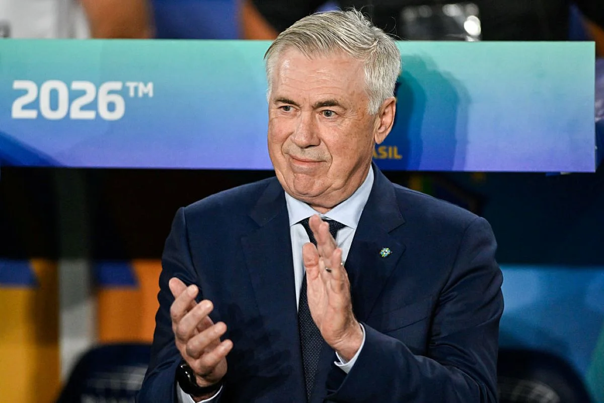 Carlo Ancelotti durante atividade da Seleção Brasileira