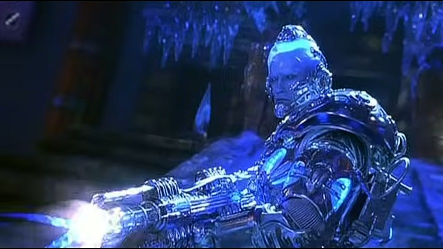 Arnold Schwarzenegger caracterizado como Mr. Freeze em Batman & Robin