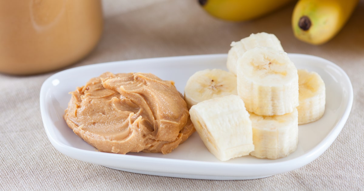 Bananas e pasta de amendoim