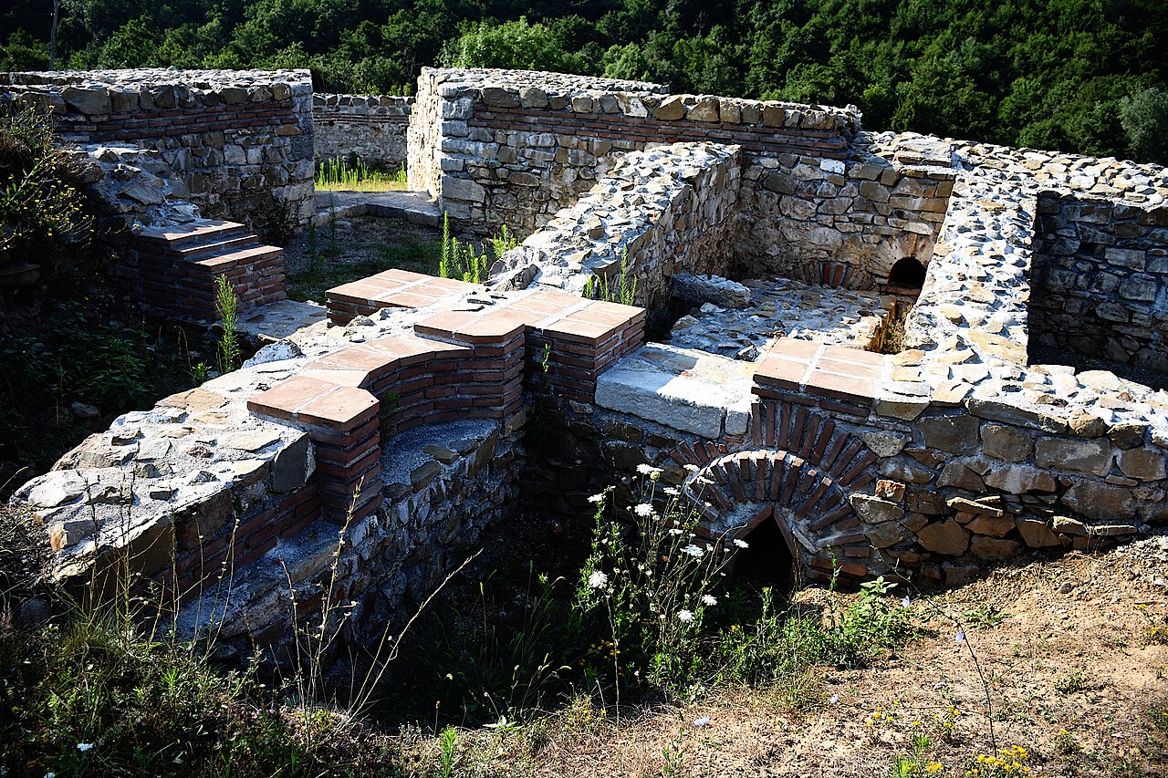 Ruínas romanas do sítio arqueológico de Vrelo-Šarkamen, na Sérvia