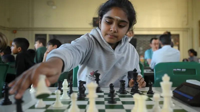 Bodhana Sivanandan durante uma competição de xadrez