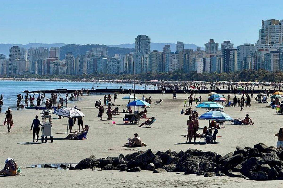 Sol sobre o litoral de São Paulo