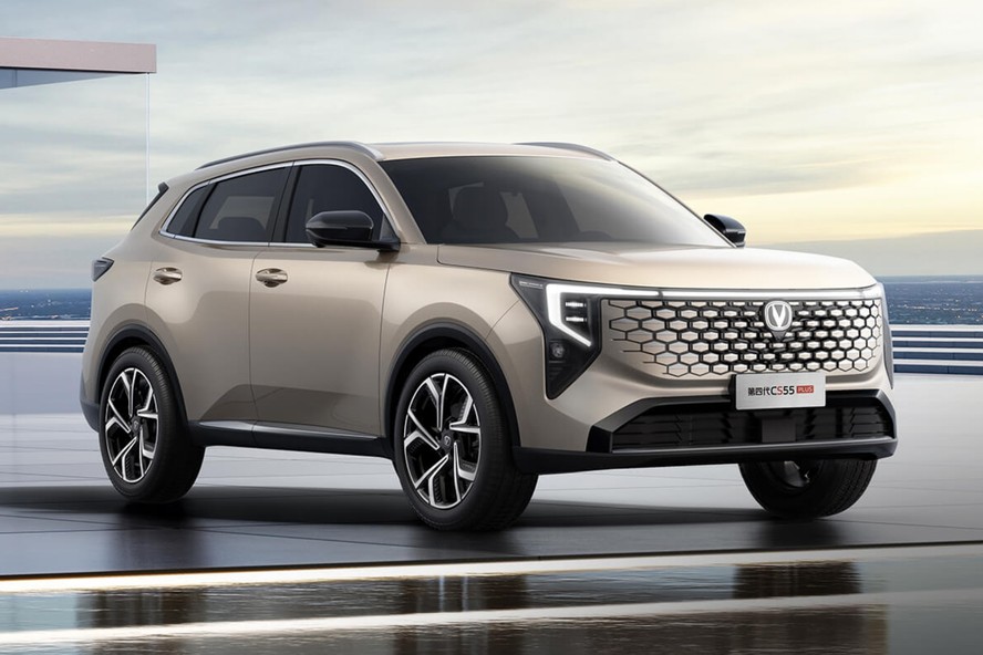 Caoa Changan CS55 Plus em perspectiva dianteira