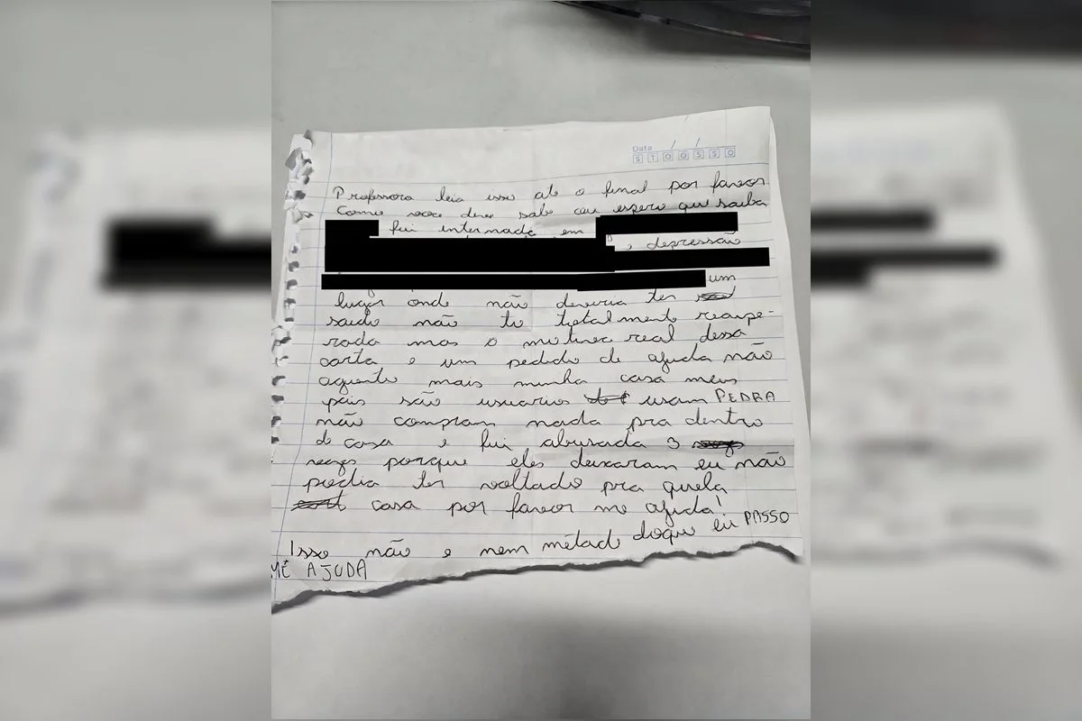Carta escrita à mão em folha de caderno