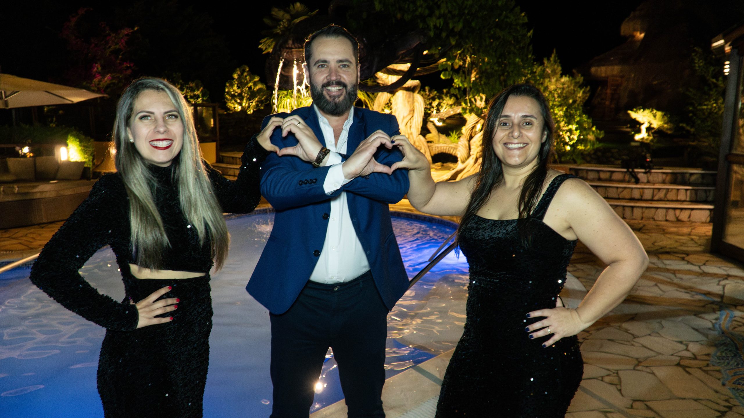 Regiane Gabarra, Marcel Mira e Priscila Mira em cerimônia simbólica
