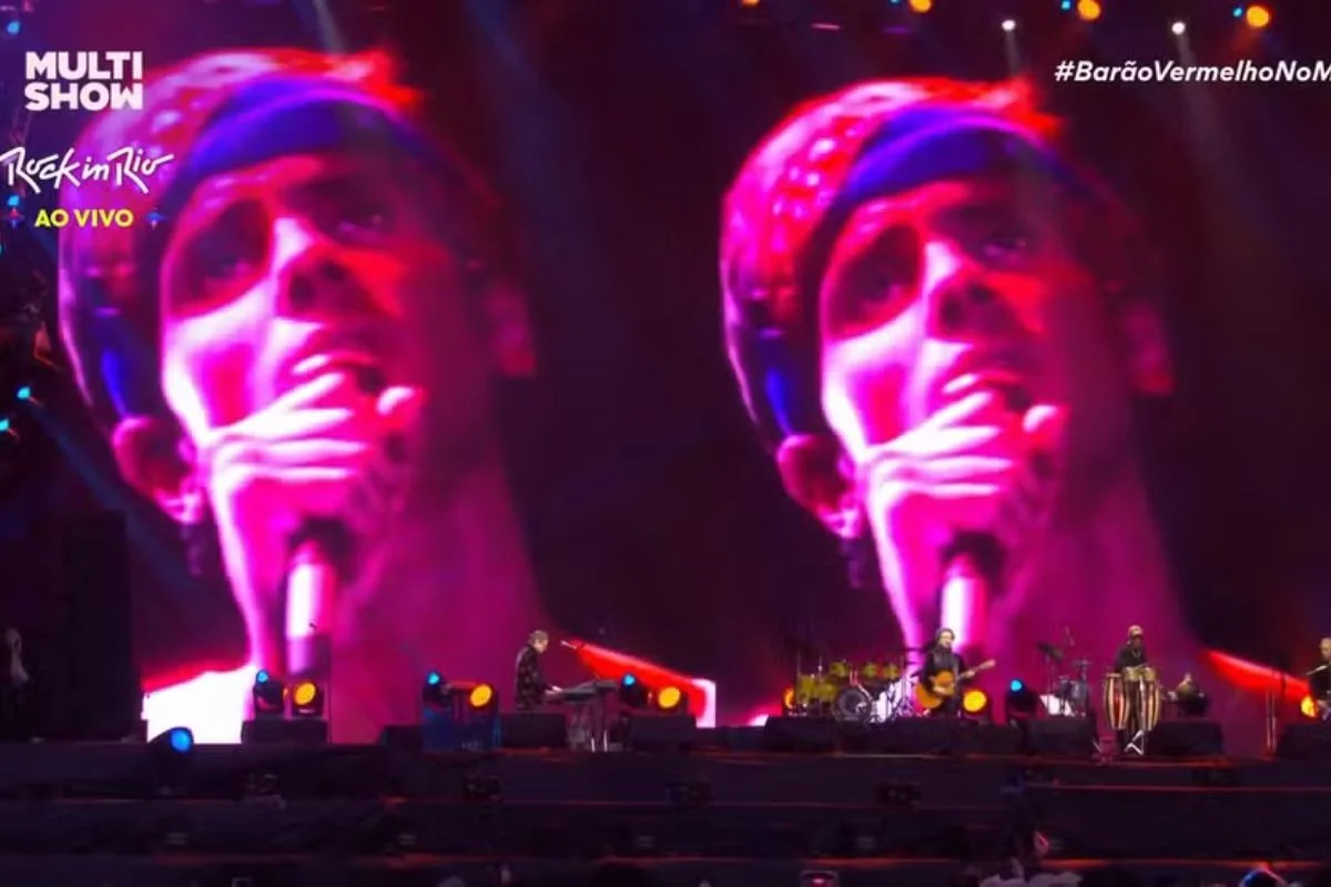 Cazuza durante apresentação musical