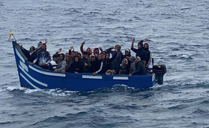 Imigrantes de origem africana chegam a Lanzarote, nas Ilhas Canárias