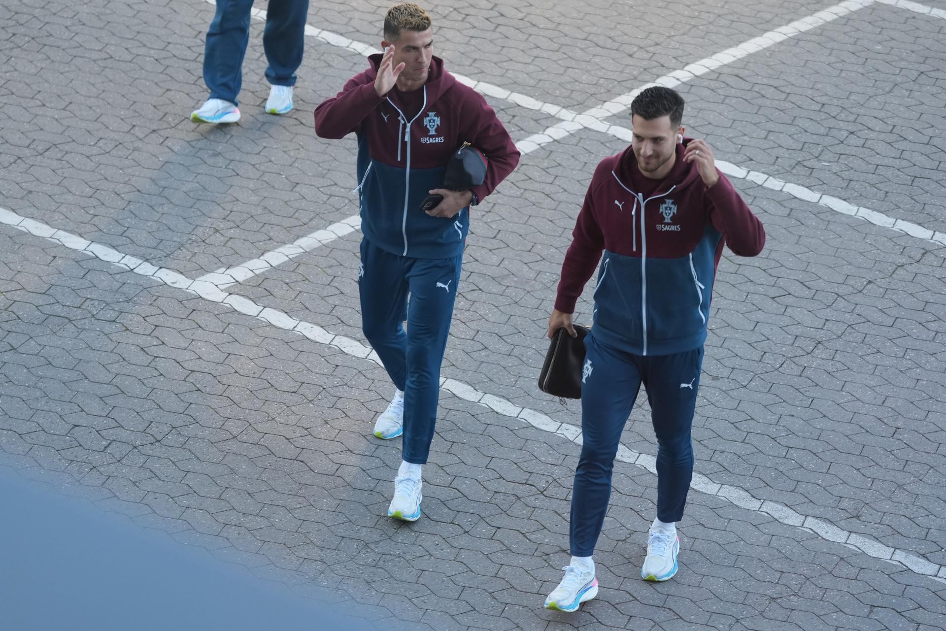 Cristiano Ronaldo deixa o Estádio Parken em Copenhague